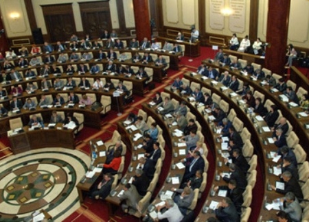 Парламент принял закон о микрофинансовых организациях